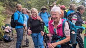 Ausgelassene Stimmung bei Ankunft der 2. Gruppe