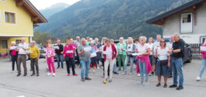 Gemeinschaftliches Singen beim Fahneeinholen