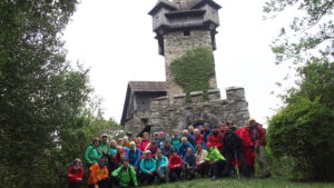 Gruppenbild bei Eingehwanderung vor Burg Falkenstein